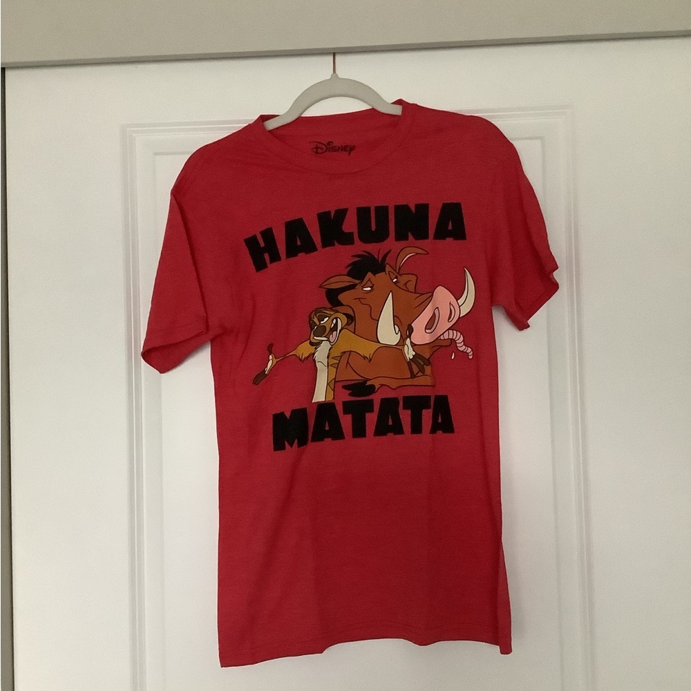Disney Red The Lion King Hakuna Matata Tee (size S)